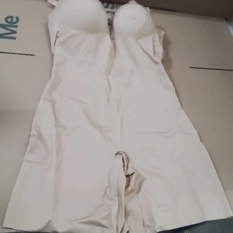 BOX CONTAINING APPROXIMATELY 16 BRAND NEW SIMPLY BEE BODYSUIT 36E ALMOND