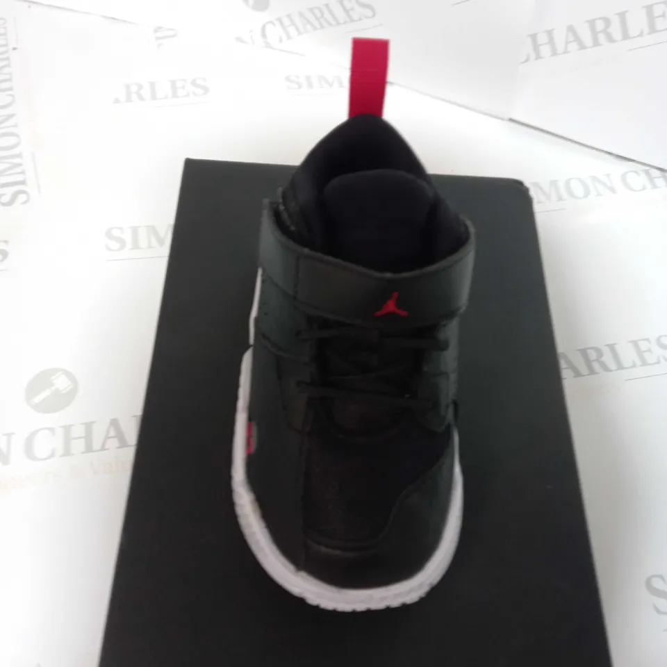 BOXED PAIR OF KIDS JORDAN STAY LOYAL 2 SIZE 5.5 