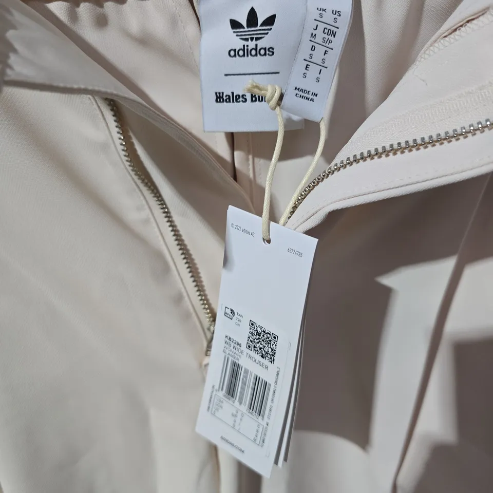 ADIDAS BEIGE TRACK TROUSERS WITH BLACK SIDE STRIPES – UK SIZE S