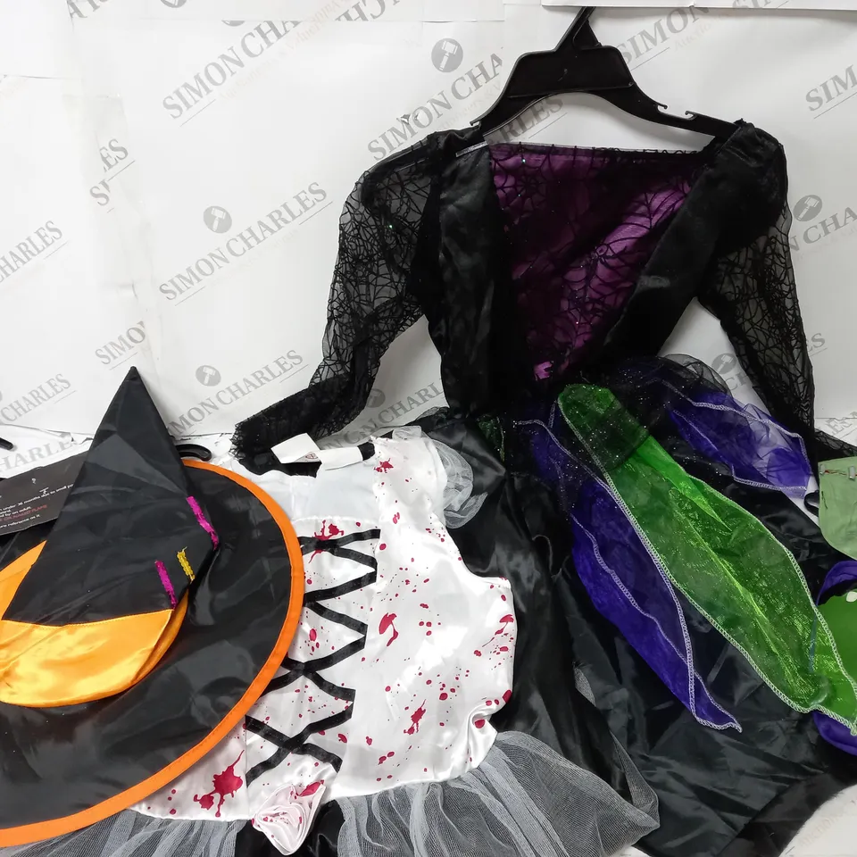 BOX OF APPROX 25 ASSORTED HALLOWEEN COSTUME ITEMS TO INCLUDE SEVERAL MASKS, CHILDREN AND ADULT COSTUMES, ACCESSORIES TO COSTUMES SUCH AS HATS, ETC. 
