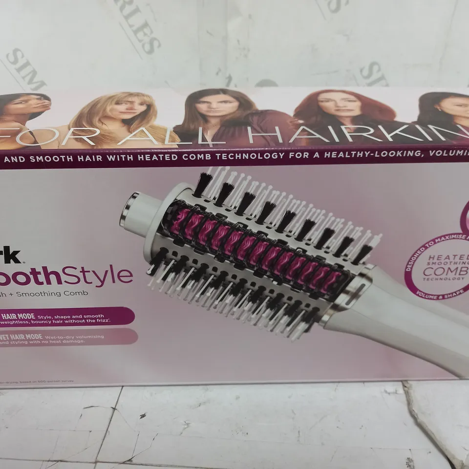 BOXED SHARK SMOOTHSTYLE HOT BRUSH & SMOOTHING COMB