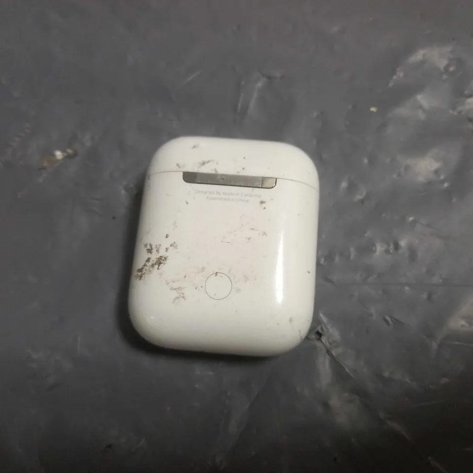 APPLE AIR PODS FIRST GENERATION IN WHITE 