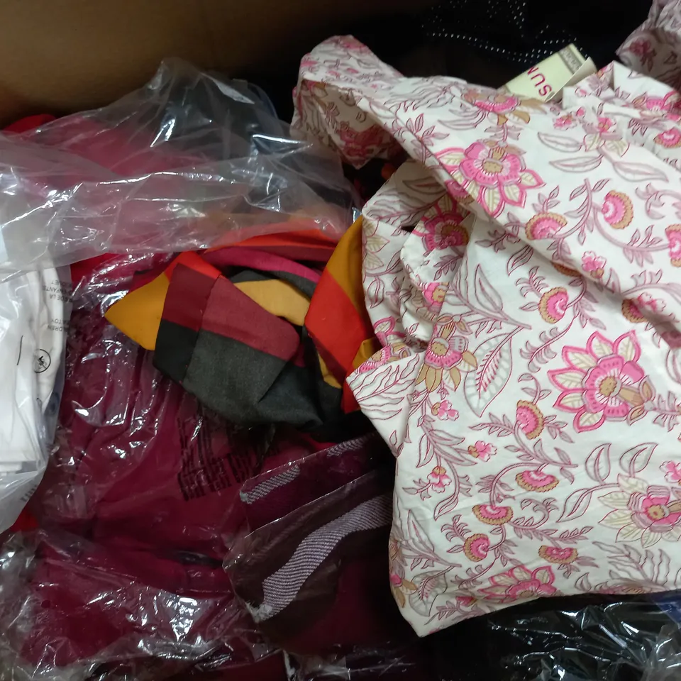 APPROXIMATELY 50 ASSORTED CLOTHING ITEMS IN VARIOUS COLOURS AND SIZES TO INCLUDE JUMPERS, TROUSERS, HOODIES