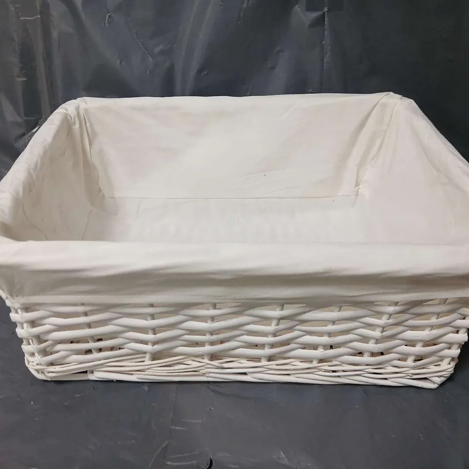 CLARIS WORLD ARPAN STORAGE BASKET IN WHITE