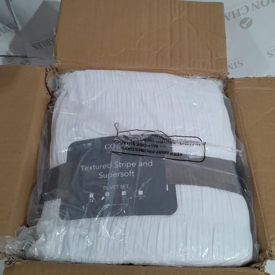 BOXED SUPERSOFT BY COZEE HOME TEXTURED STRIPE DUVET SET IN WHITE - KING SIZE 