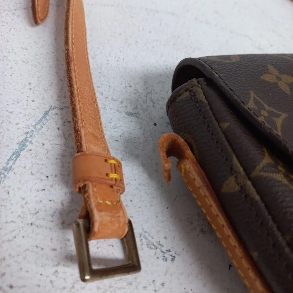 LOUIS VUITTON MONOGRAM CANVAS CROSSBODY BAG