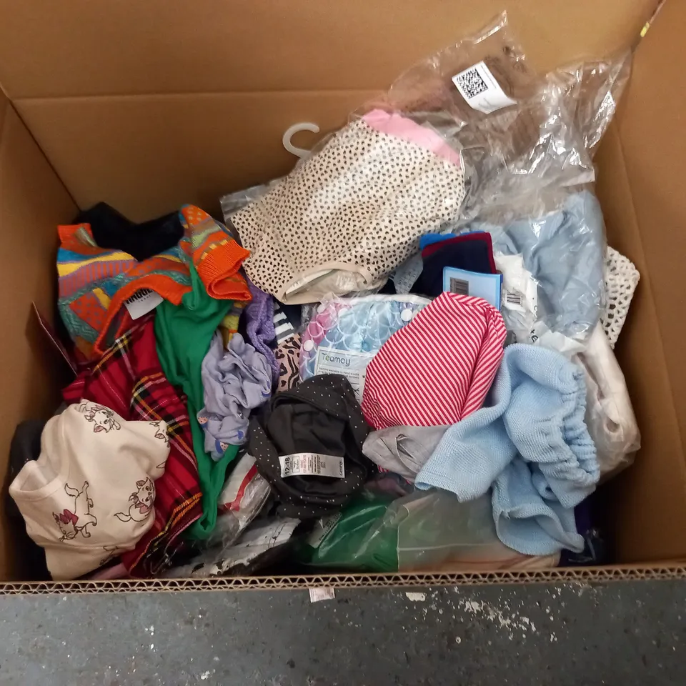 LARGE QUANTITY OF ASSORTED KIDS CLOTHING ITEMS TO INCLUDE NKE, ADIDAS AND NEXT
