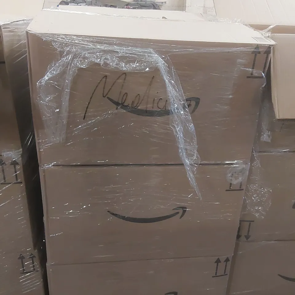 PALLET CONTAINING A VERY LARGE QUANTITY OF ASSORTED MEDICAL SUPPLIES INCLUDING: FUNGAL NAIL PATCHED, SYRINGES, PREBIOTIC GUMMIES, HYDROCOLLOID ROLL ECT