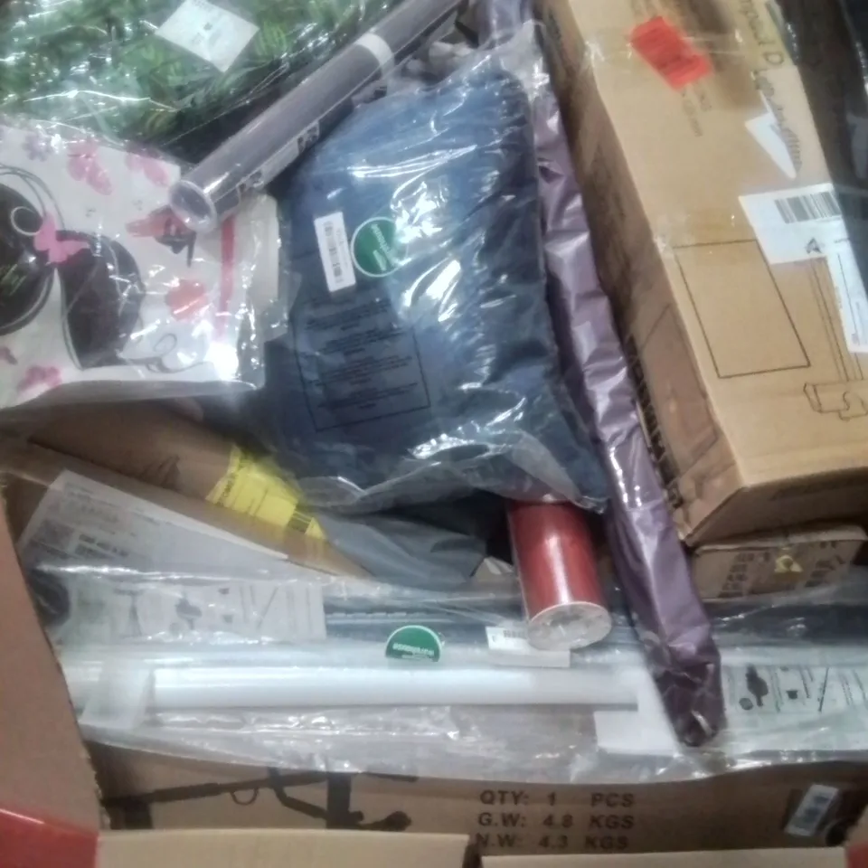 PALLET CONTAINING ASSORTED ITEMS TO INCLUDE: SKATE BOARD, CONVERTIBLE SOFT TOP, 1/2" TORQUE WRENCH SET, LED LIGHT PAD WITH ATTACHED CORD AND PICTURE FRAMES ETC...