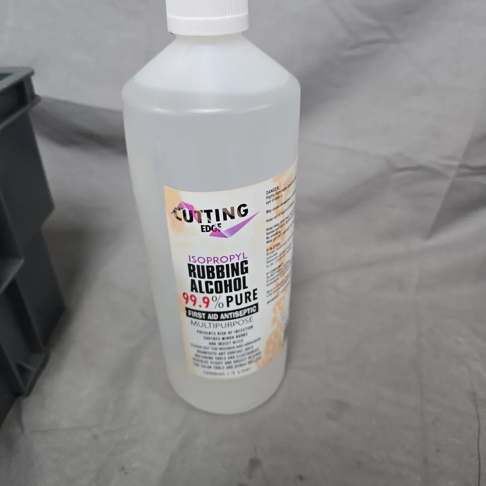 LOT OF APPROXIMATELY 12 ASSORTED LIQUID ITEMS TO INCLUDE: TOMATO FOOD AND ISOPROPYL ALCOHOL