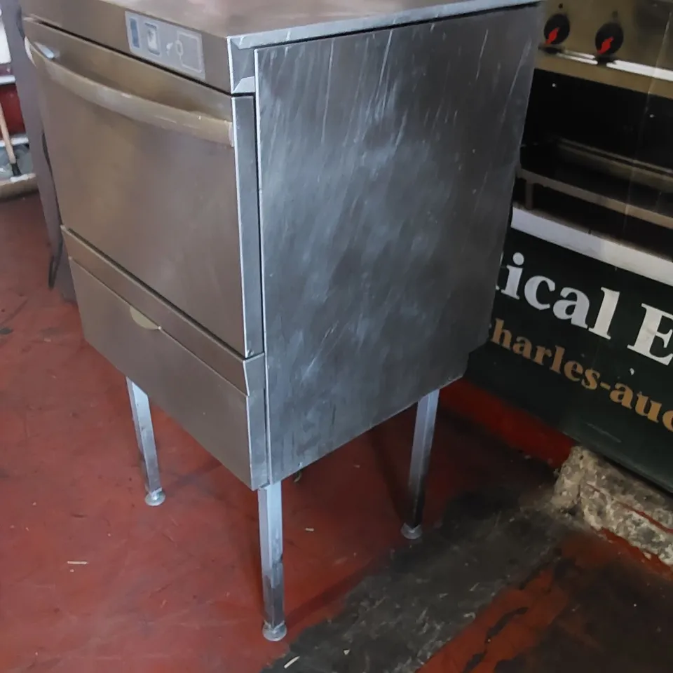 COMMERCIAL UTENSIL WASHER 