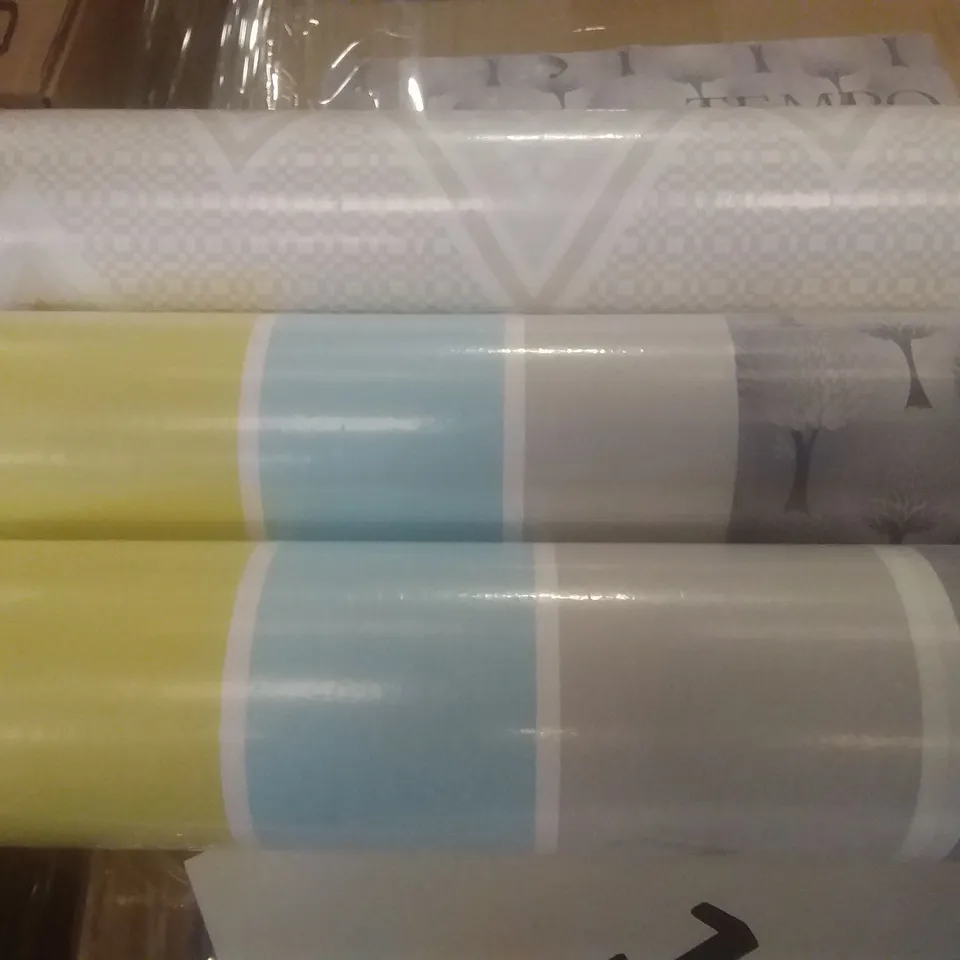 PALLET OF ASSORTED WALLPAPER 