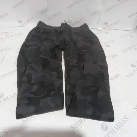 PAIR OF BLACK CAMOFLAUGE JOGGERS - M