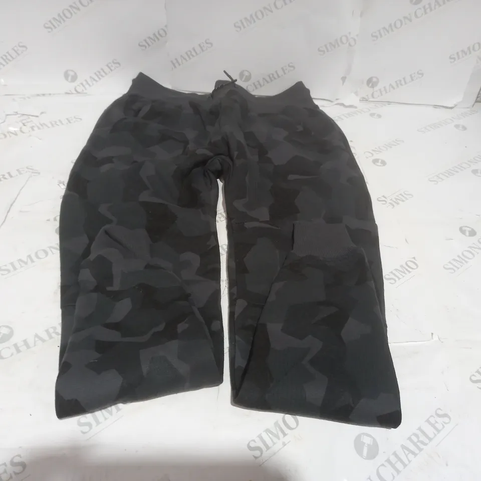 PAIR OF BLACK CAMOFLAUGE JOGGERS - M