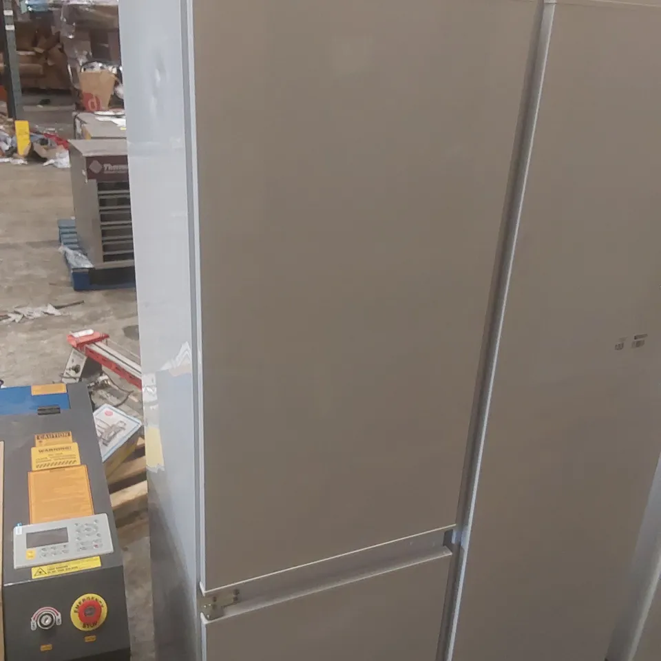 LOGIK LIFF7024 INTEGRATED 70/30 FRIDGE FREEZER - SLIDING HINGE