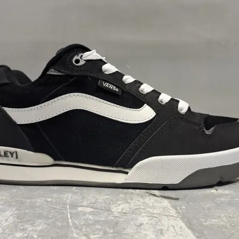 BOXED PAIR OF VANS ROWLEY XLT SHOES IN BLACK/WHITE UK SIZE 9