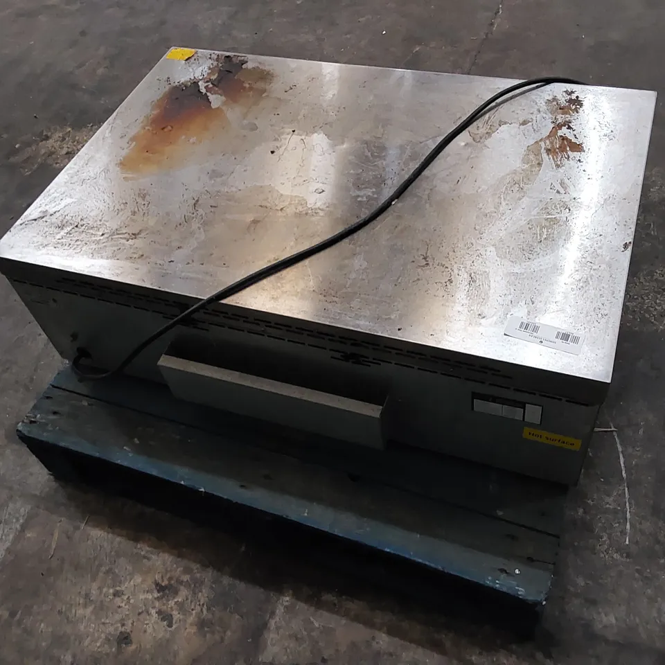 LINCAT IP21B COMMERCIAL PIZZA OVEN 