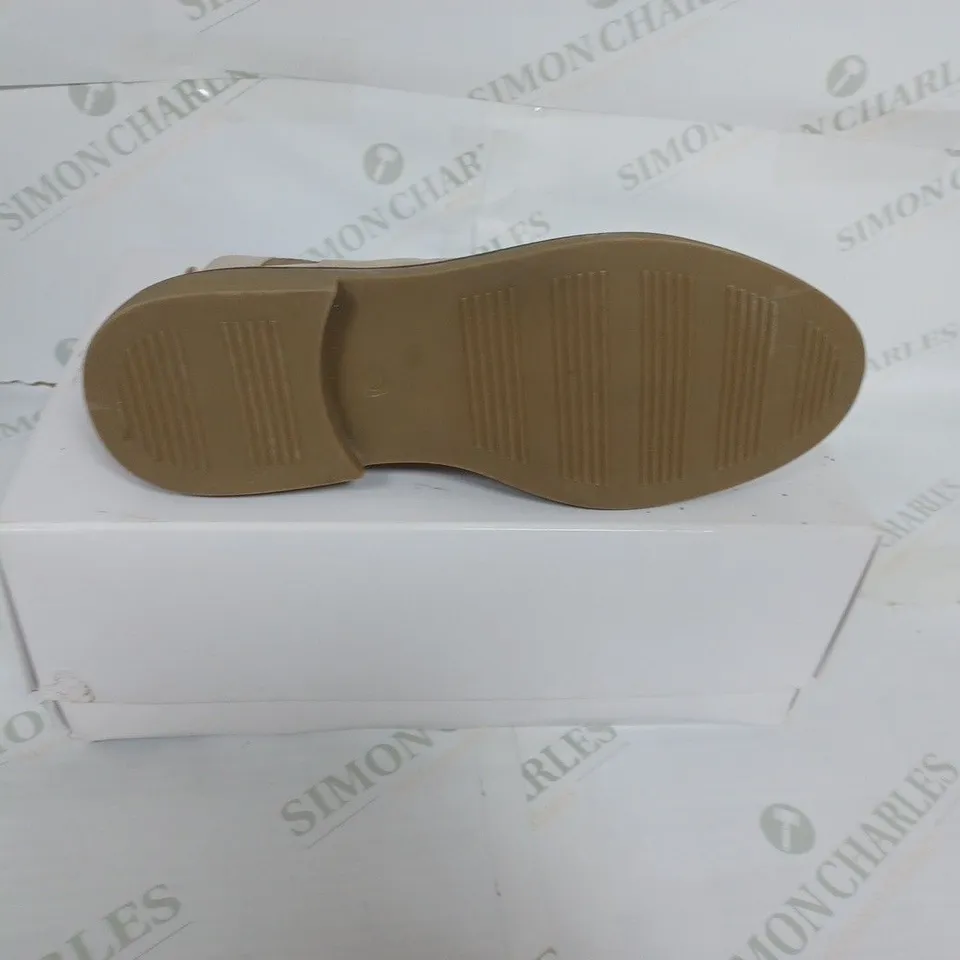 BOXED MARSH MICROSUEDE SHOES IN SAND SIZE 10