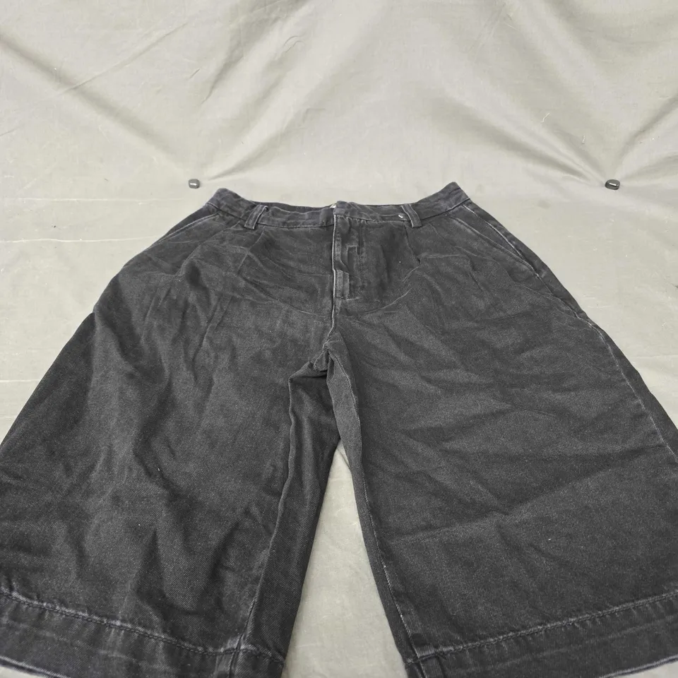 HUSH CROPPED DENIM SHORTS SIZE 10S