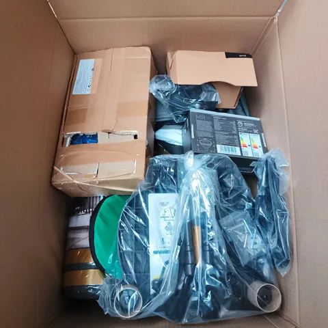 LARGE BOX OF APPROXIMATELY 10 ASSORTED HOUSEHOLD ITEMS 