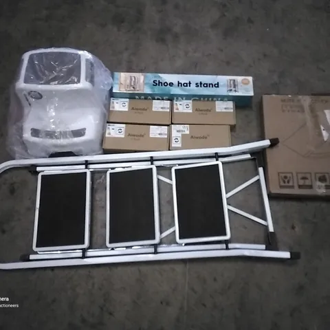 PALLET OF ASSORTED ITEMS INCLUDING SHOE HAT STAND, MUTE SEAT COVER, STEP STOOL, LED BULBS, STEP LADDER