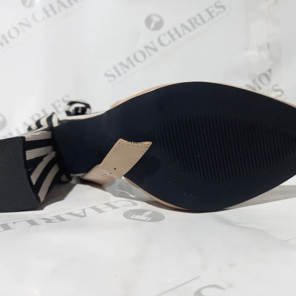 BOXED PAIR OF DESIGNER POINTED TOE BLOCK HEELED SANDALS IN NUDE/BLACK AND WHITE PINSTRIPES EU SIZE 42