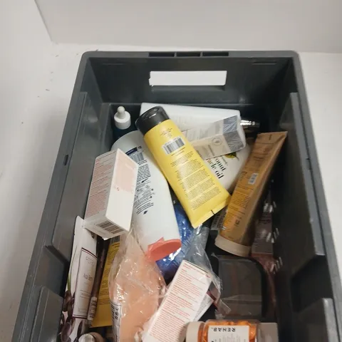 TOTE OF APPROXIMATELY 20 ASSORTED COSMETICS TO INCLUDE: Q+A BODY WASH