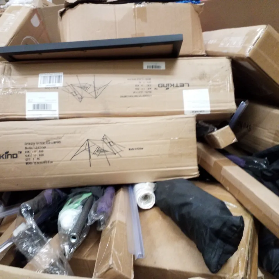 PALLET OF ASSORTED PRODUCTS INCLUDING BABY BATH SEAT, UMBRELLAS, 6 PERSON TENTS, INDOOR & OUTDOOR MATS