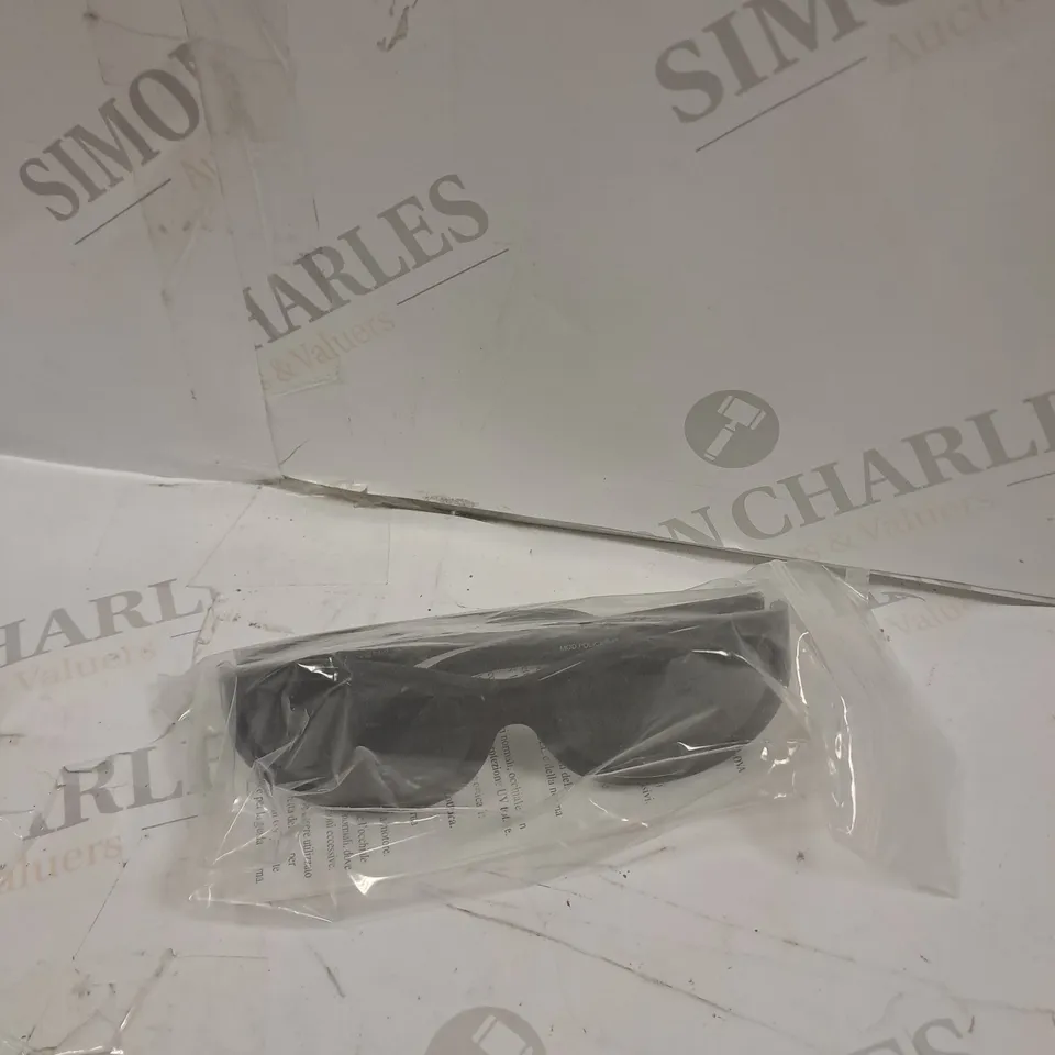 BOX OF 5 ASSORTED SUNGLASSES 