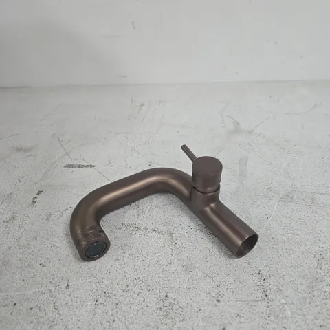 BOXED SCUDO BRASS CURVED SINK FAUCET SPOUT WITH SIDE LEVER