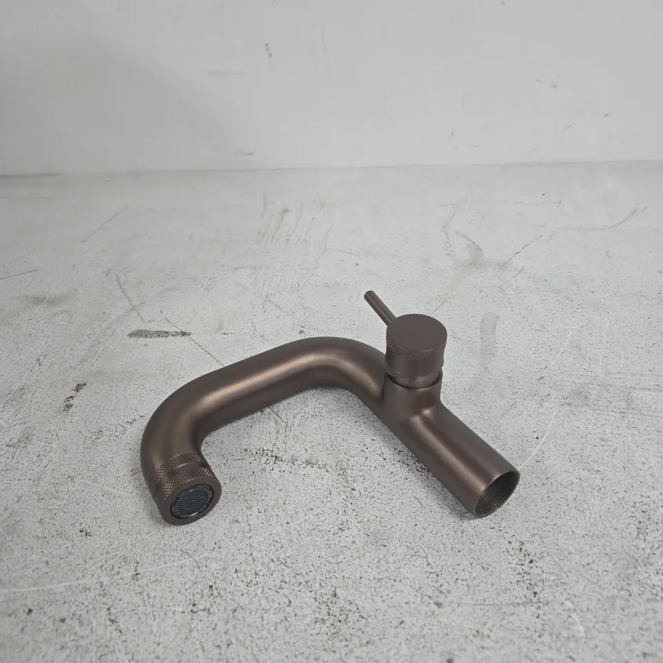 BOXED SCUDO BRASS CURVED SINK FAUCET SPOUT WITH SIDE LEVER