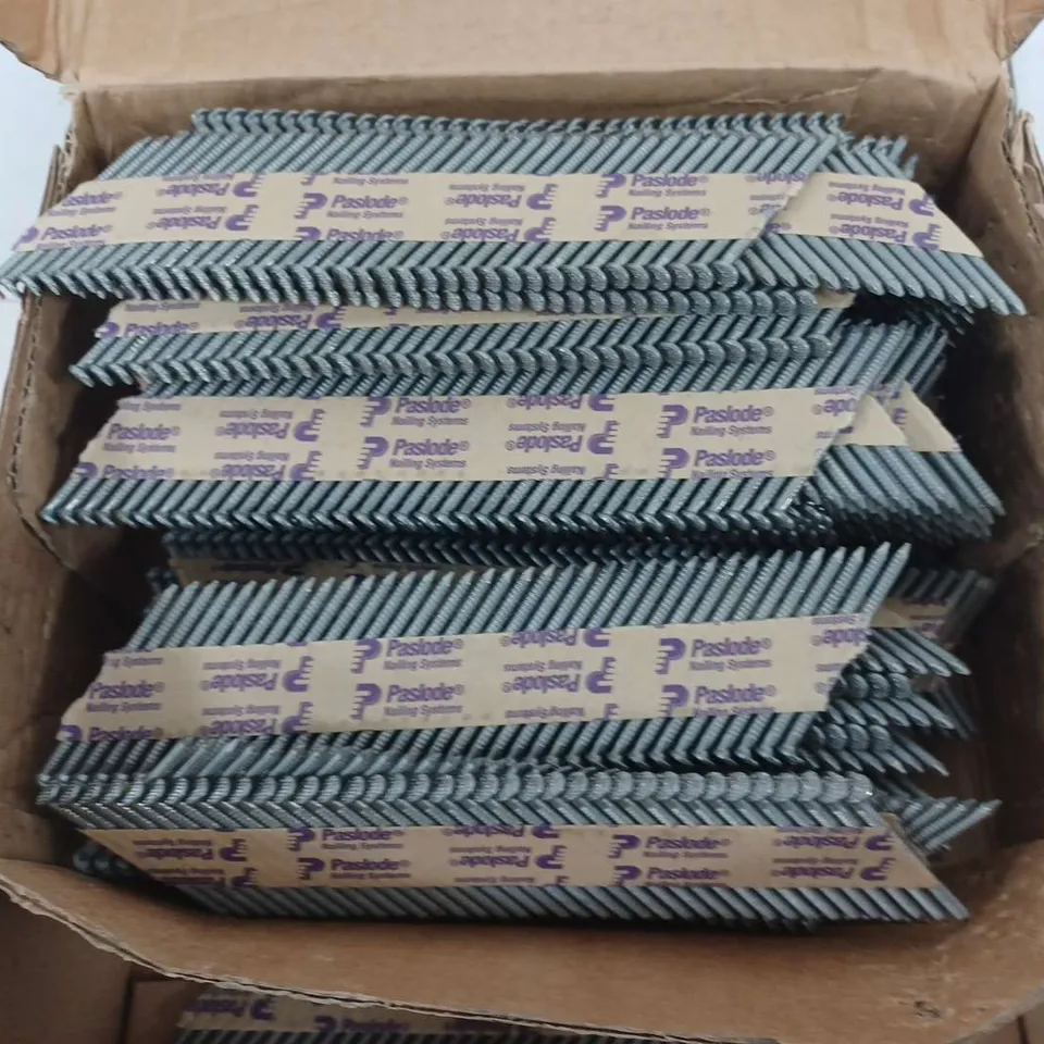 LARGE QUANTITY OF PASLODE 2,8x51mm RING NAILS
