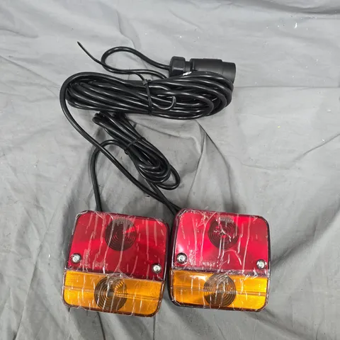 PAIR OF RECTANGULAR VEHICLE TAIL LIGHTS WITH WIRING HARNESS – RED/AMBER LENSES