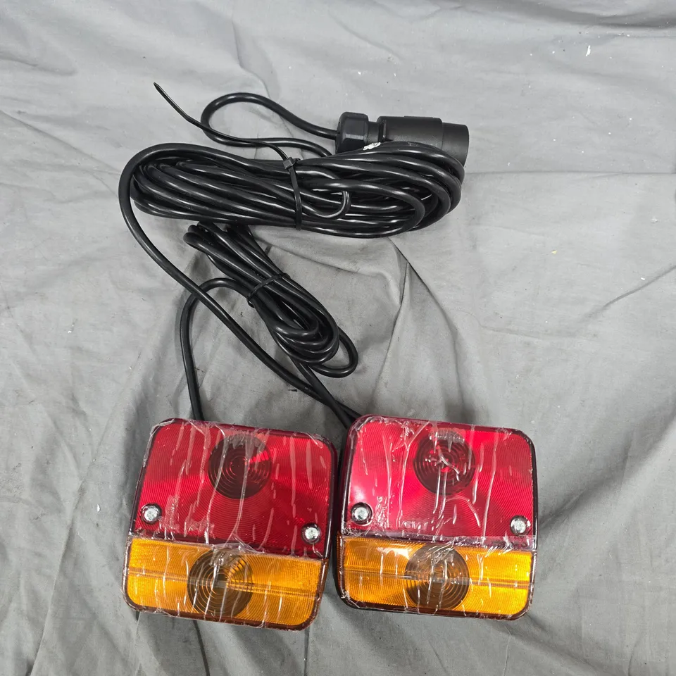 PAIR OF RECTANGULAR VEHICLE TAIL LIGHTS WITH WIRING HARNESS – RED/AMBER LENSES