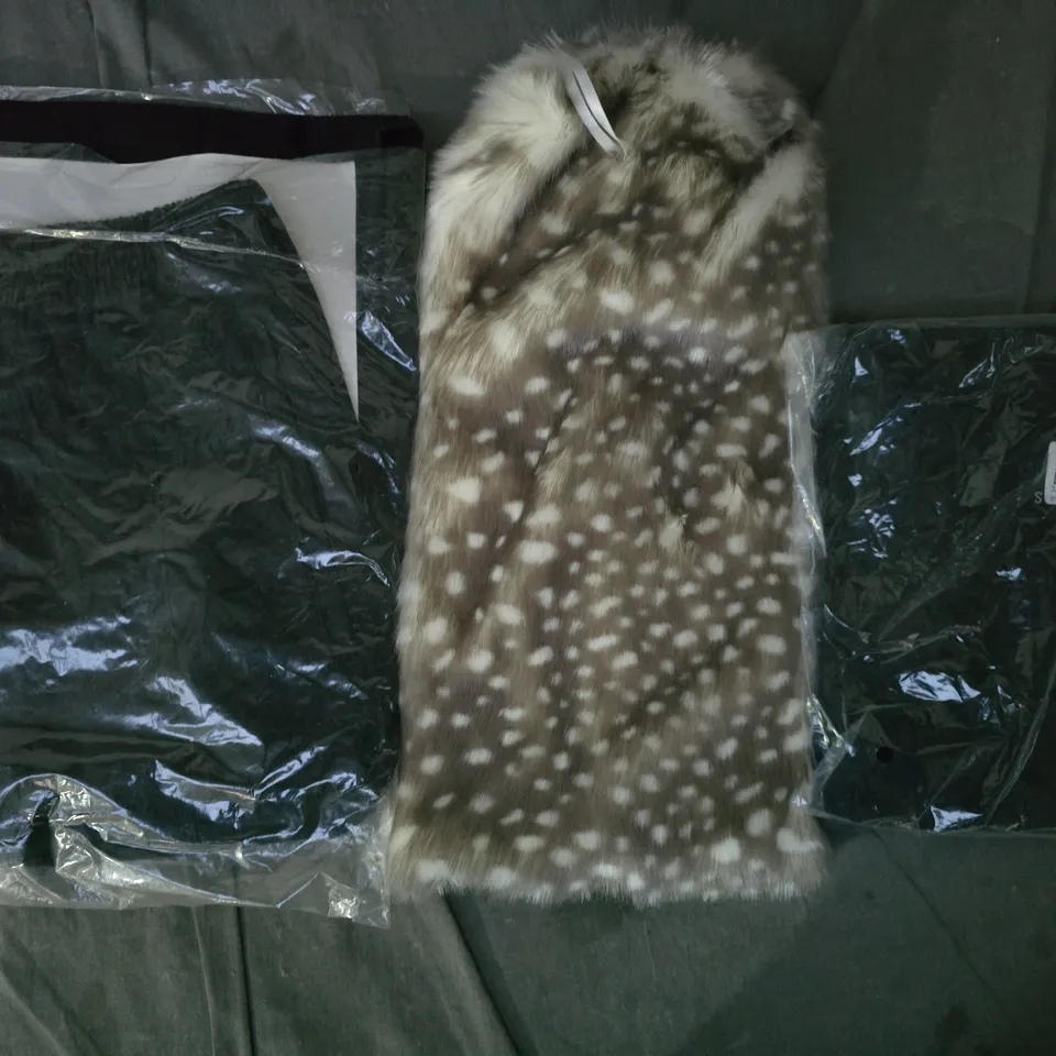 APPROXIMATELY 20 ASSORTED CLOTHING AND FASHION PRODUCTS IN VARIOUS STYLES AND SIZES - COLLECTION ONLY