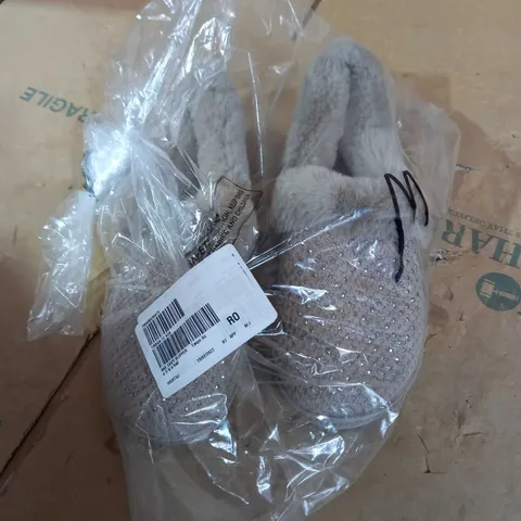 SKETCHERS COZY LIGHT BROWN SLIPPERS SIZE M 