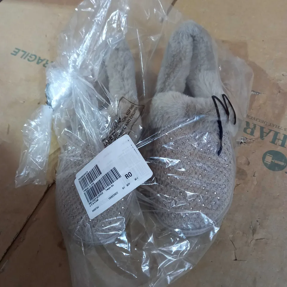 SKETCHERS COZY LIGHT BROWN SLIPPERS SIZE M 