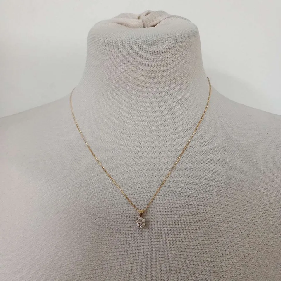 18CT GOLD PENDANT ON CHAIN, SET WITH A NATURAL DIAMOND WEIGHING +1.02CT