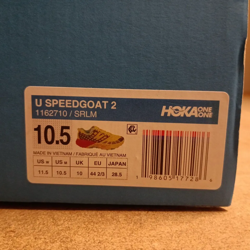 BOXED PAIR OF HOKA SPEEDGOAT 2 RUNNING SHOES - YELLOW/BLACK, VIBRAM SOLE, UK 10