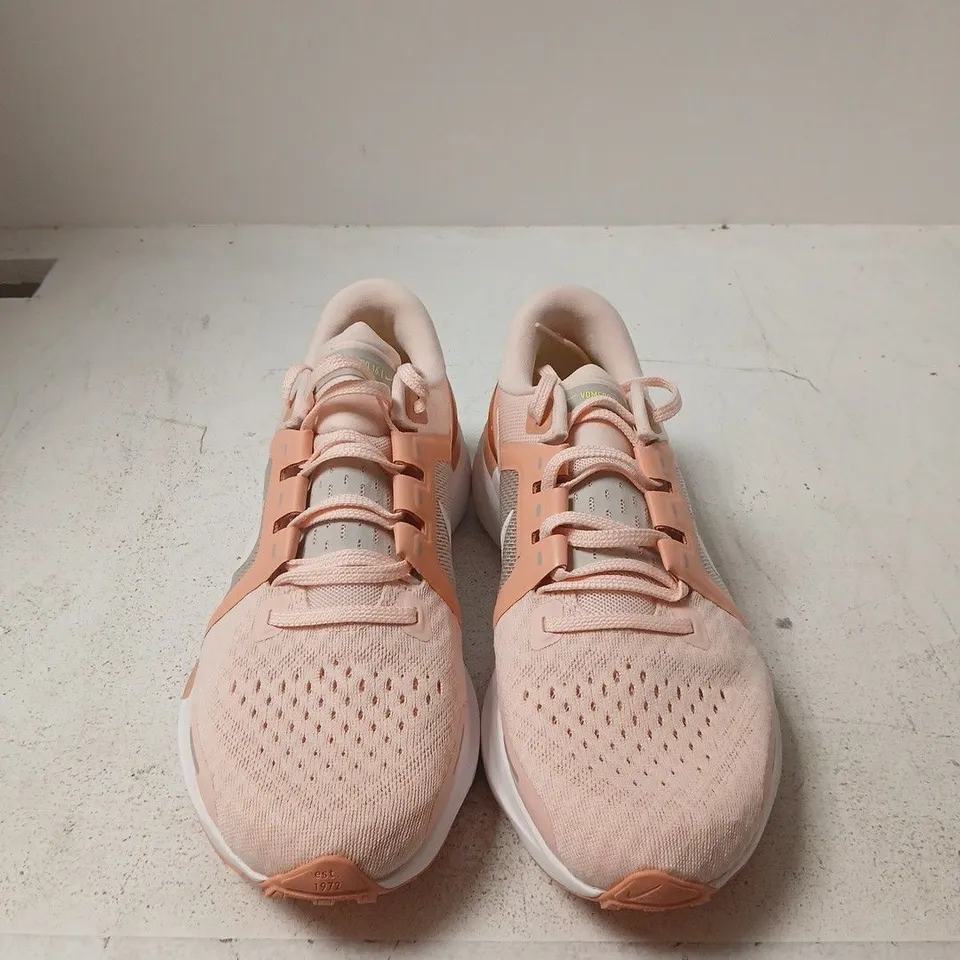 NIKE WOMEN’S RUNNING SHOES – SIZE 7.5