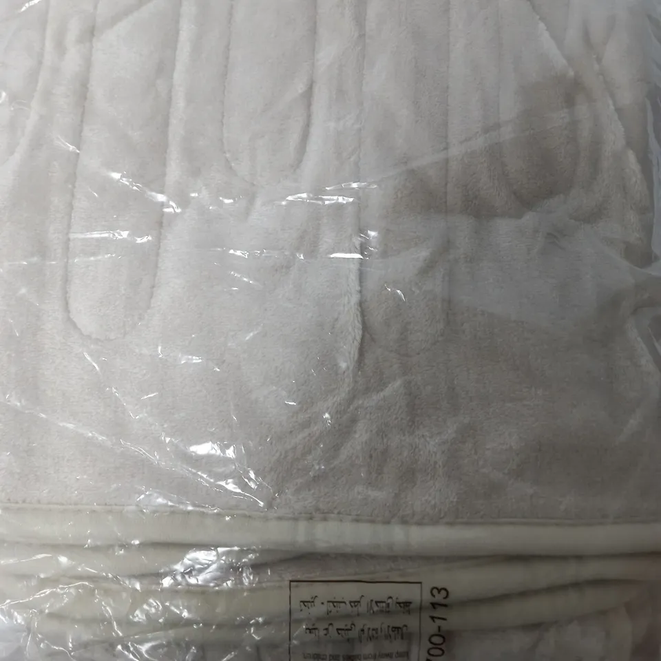 BOXED COZEE HOME VELVETSOFT HEATED THROW IN LIGHT GREY