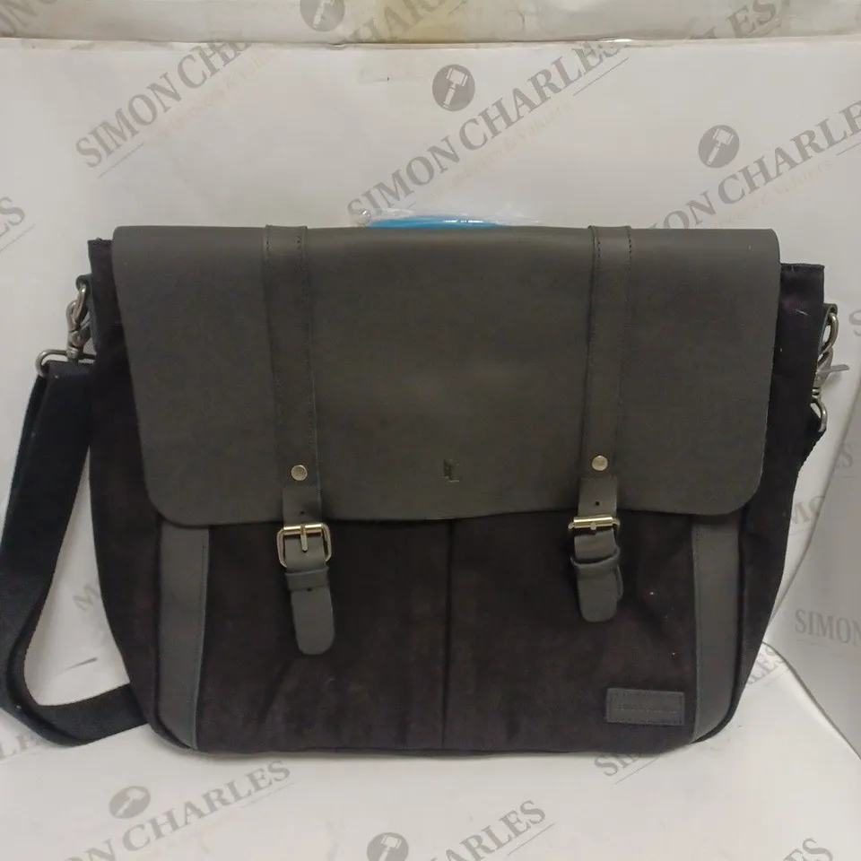 FORBES & LEWIS WILTSHIRE STYLE MESSENGER BAG IN BLACK 