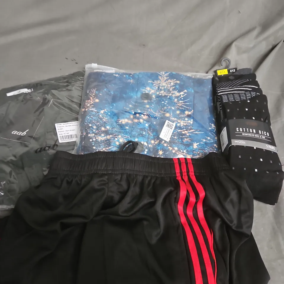 APPROXIMATELY 20 ASSORTED CLOTHING PRODUCTS IN VARIOUS STYLES & SIZES TO INCLUDE JACKETS, T-SHIRTS, DRESSES ETC