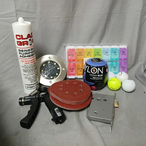 APPROXIMATELY 15 ASSORTED HOUSEHOLD ITEMS TO INCLUDE GOLFBALLS, PILL CASE, GRIP STRENGTH TESTER, ETC