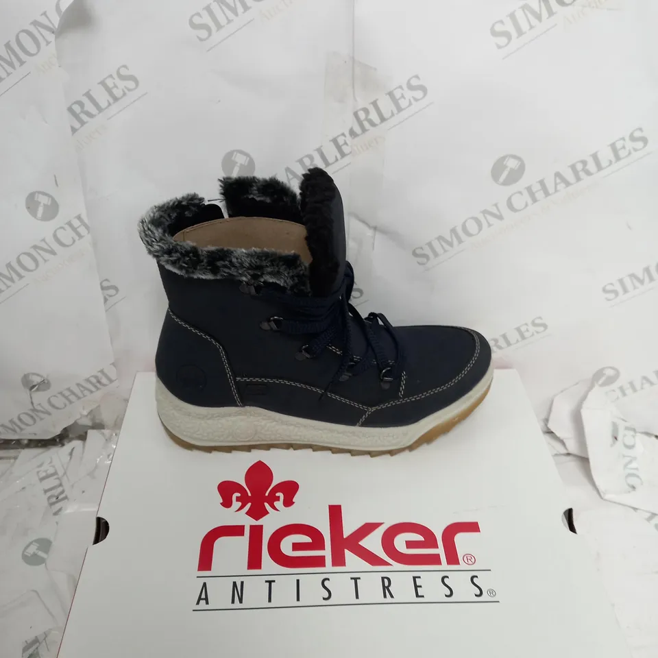 BOXED PAIR OF RIEKER WARM HIKING BOOTS, NAVY - SIZE 6 