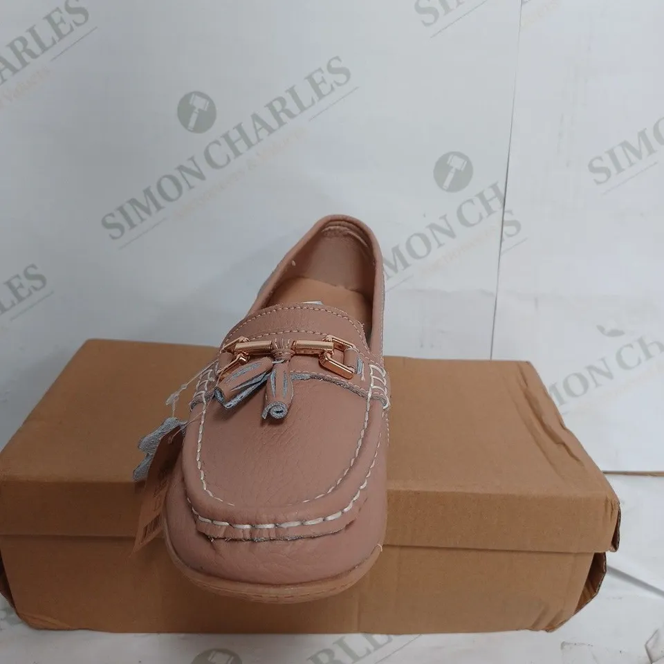 BOXED JO & JOE NAUTICAL SLIP ON SHOES IN MOCHA - UK 8 