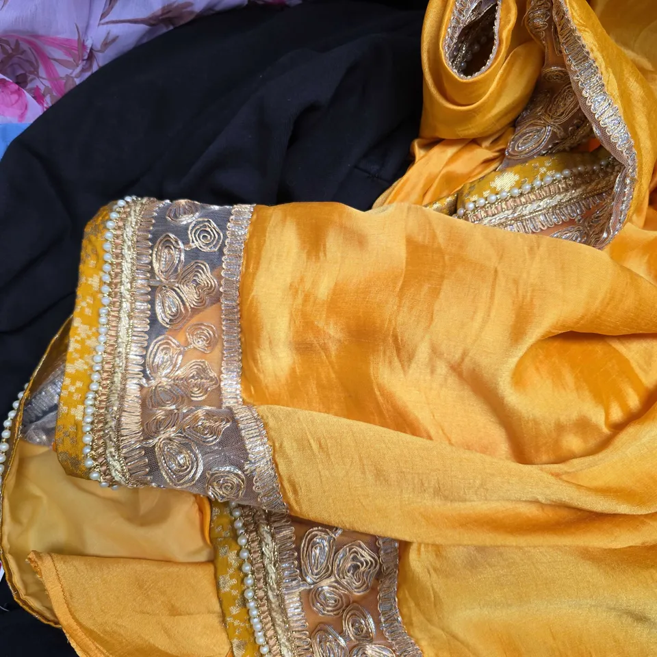 APPROXIMATELY 25 ASSORTED CLOTHING AND FASHION PRODUCTS IN VARIOUS STYLES AND SIZES - COLLECTION ONLY