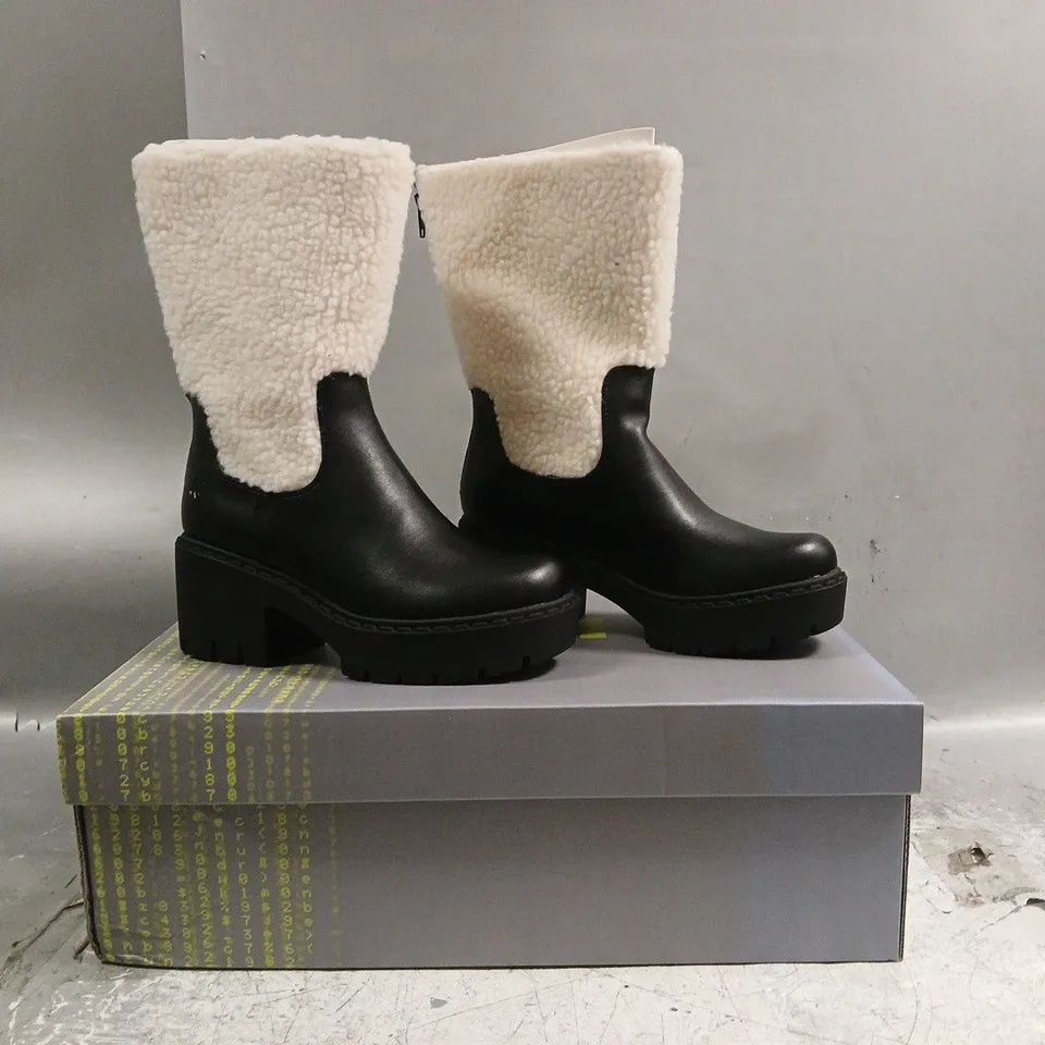 BOXED PAIR OF KOI TEXEL SHEARLING SWITCH BOOTS IN BLACK SIZE UK 3