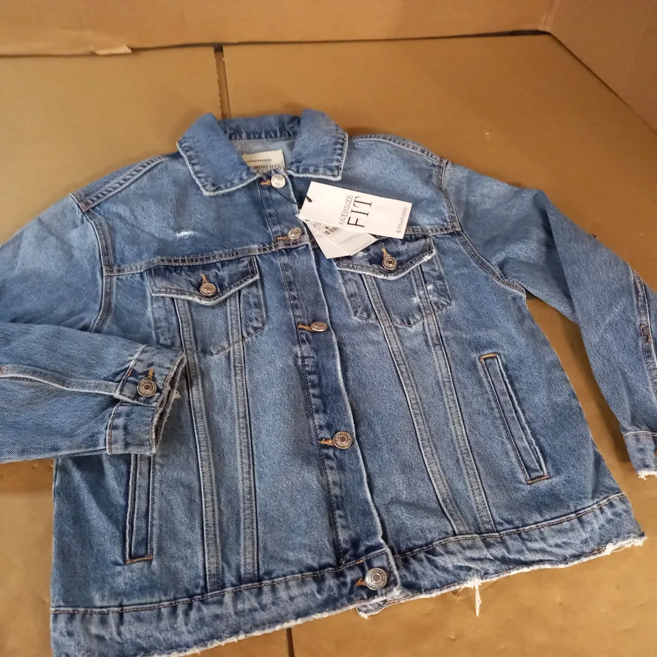 STRADIVARIUS OVERSIZED FIT DENIM JACKET - EUR XS