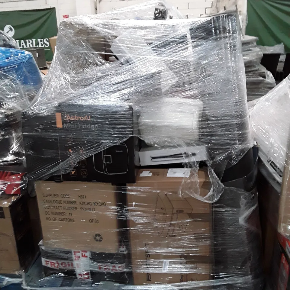 PALLET OF ASSORTED PRODUCTS INCLUDING MINI FRIDGE, DOG BOOSTER SEAT, ROLLER BLIND